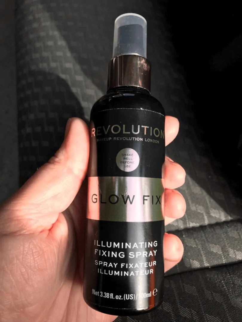 Makeup Revolution Glow Illuminating Fixing Spray